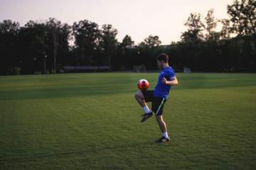 凯恩点球梅开二度，美加墨世界杯7人单场双响｜V体育首页（配图示意）